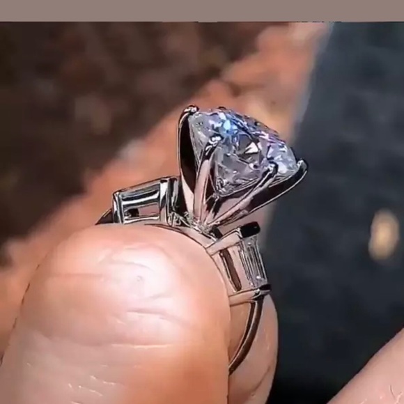 NWT Round Cut White Sapphire Ring - Picture 4 of 4